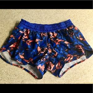 Lululemon TRACKER shorts sz 10